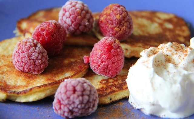 Bananpannkakor med mandelmjöl och kokosflingor