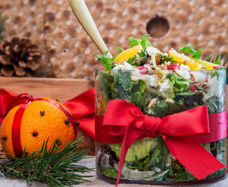 Apelsin- och granatäppelsallad med fetaost och senapsdressing