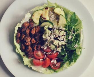 Vitkålswrap med kryddig tempeh & grönt