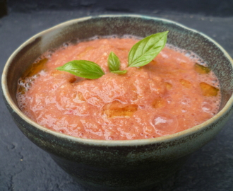 Snabb raw tomatsoppa