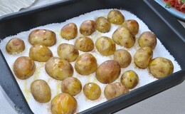 Potatis på grovsaltbädd