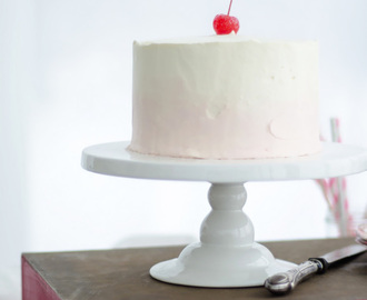 Vintage Cherry Chip Cake, with a cherry on the top (Körsbärstårta)