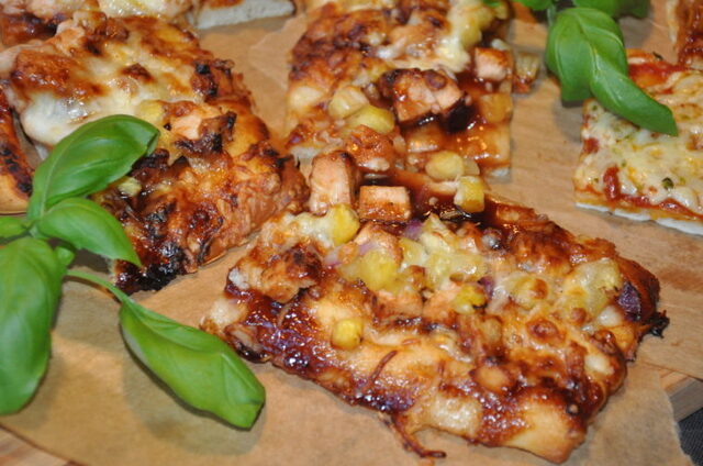 BBQ pizza med kyckling och ananas – Snabbfix