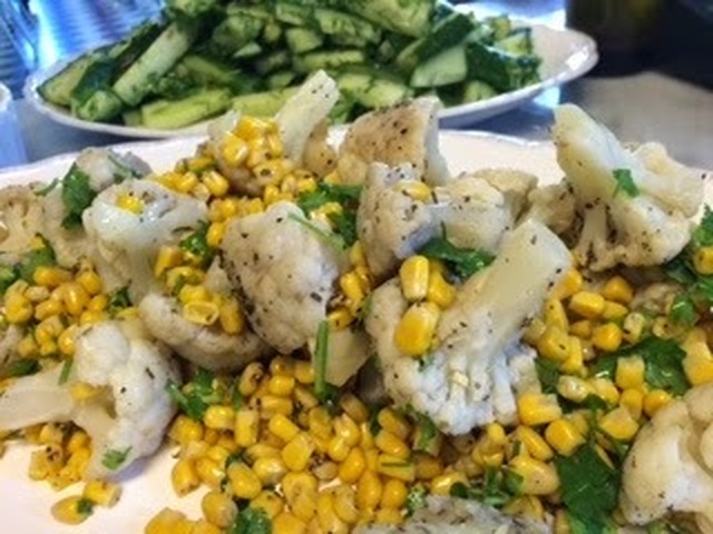 Veckans vegetariska - Rostad blomkål med majs, koriander och citron