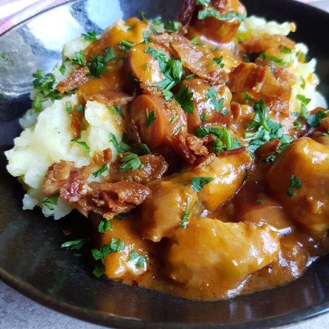 Skøn gryderet med kartoffelmos - lækre retter med kartoffelmos og kylling. #Hashtagmor | Opskrift | Aftensmad, Kartoffelmos, Opskrifter