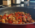 Vegansk wok med jordnötter och sweet chili