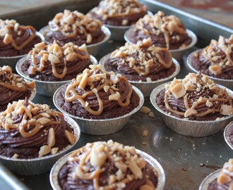 Snickers cupcake