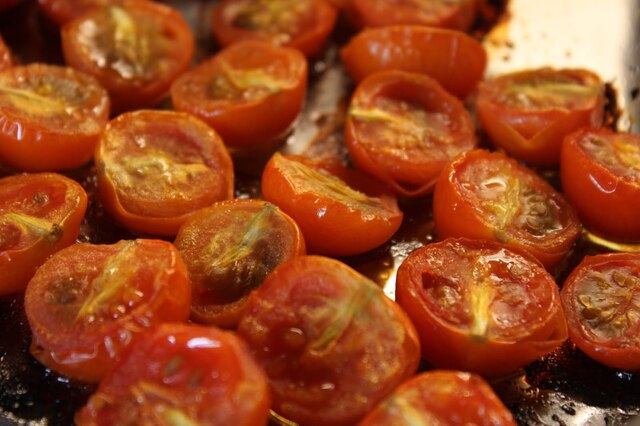 Bulgursallad med Halloumi och rostad tomat