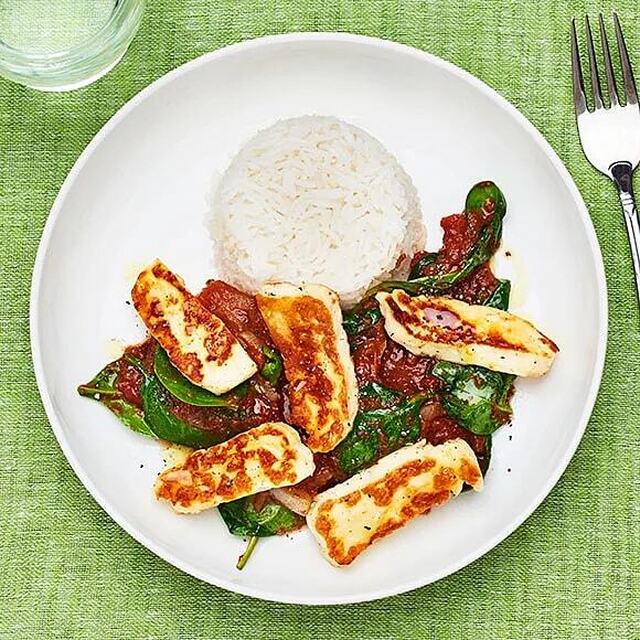 Halloumi i tomatsås med spenat