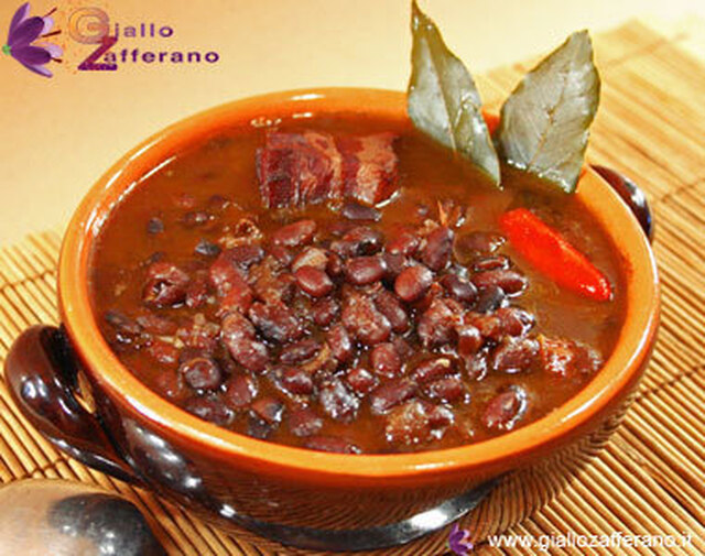 Mexikansk soppa på svarta bönor