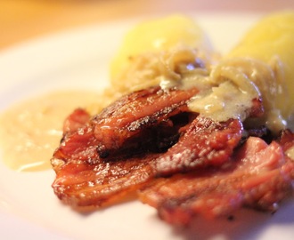 Stekt fläsk med gluten- och mjölkfri  löksås