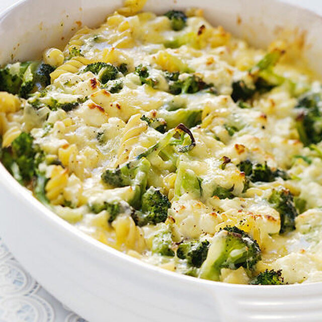 Pastagratäng med broccoli och fetaost