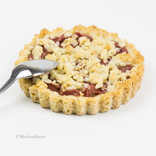Small Rhubarb Pies, without added sugar