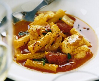 Fiskgryta med pasta, saffran och vitt vin