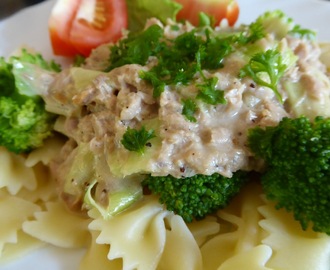 Snabb och lätt tonfiskpasta med citronsås som räcker till matlådor