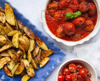 Italienska köttbullar i tomatsås med basilikarostad potatis