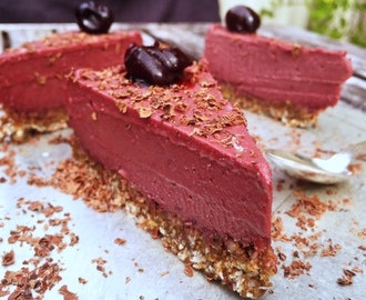 Raw körsbärs och lakritscheesecake (vegan)