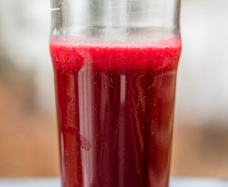 Röd näringsrik mättande juice