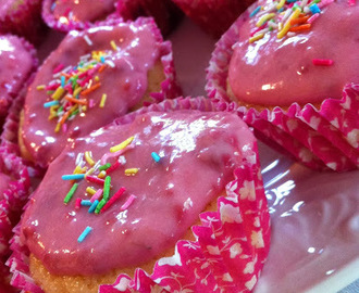 En riktig sjukdag & raspberry cupcakes..