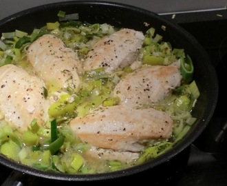Too-easy chicken with leeks and lemon rice pilaf - jätteenkel kyckling med purjo och citronris Förrätt friterad Halloumi