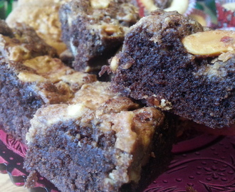 Jordnötssmörsmarmorerade brownies