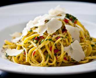 Chitarra aglio olio peperoncino