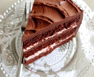 Dark Chocolate Raspberry Layer Cake / Chokladtårta med hallonfyllning