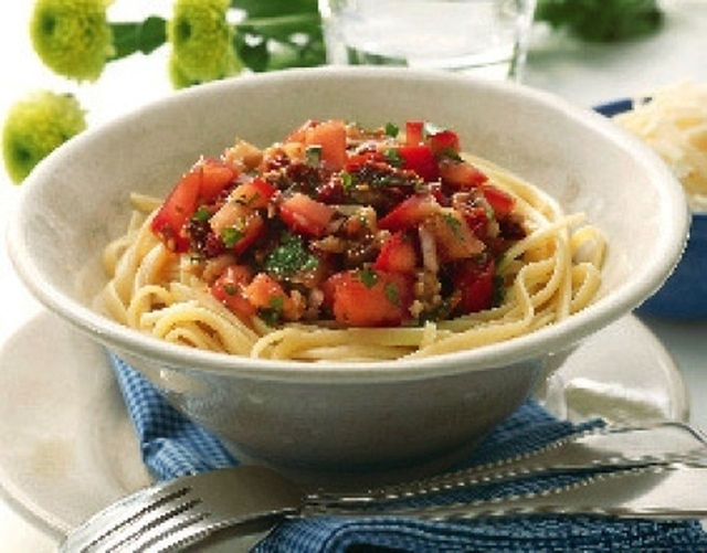 Snabb pastarätt med kall tomatröra
