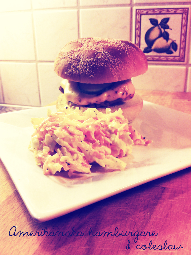 Amerikanska hamburgare med coleslaw