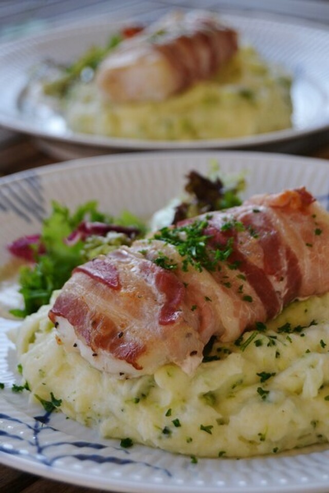 Baconlindad torsk med potatis- och broccolimos