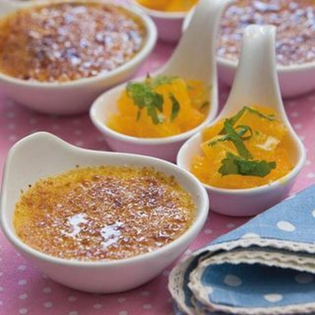Crème brûlée med apelsinsallad