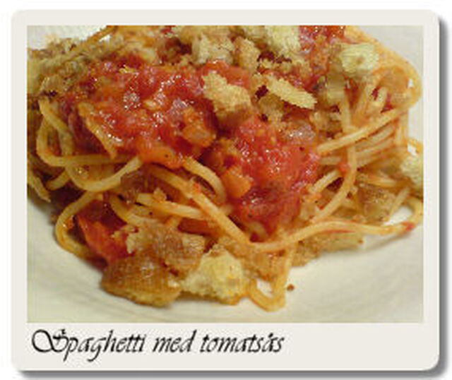 Spaghetti med tomatsås & brödsmulor