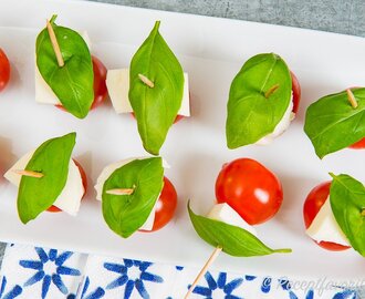 Tilltugg med cocktailtomater och mozzarella