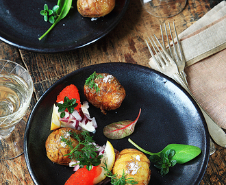 Frasbakad färskpotatis med löjrom och crème fraiche