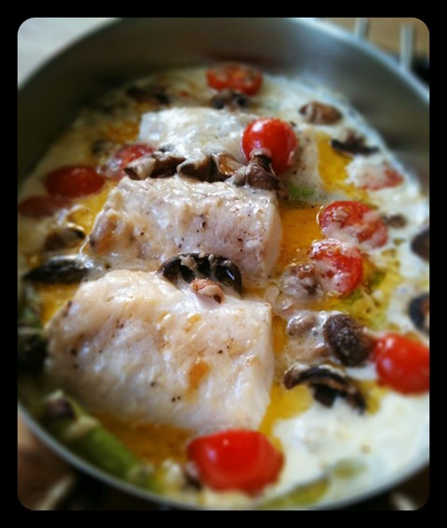 Fiskgratäng med vitvinssås, parmesan och ägghack