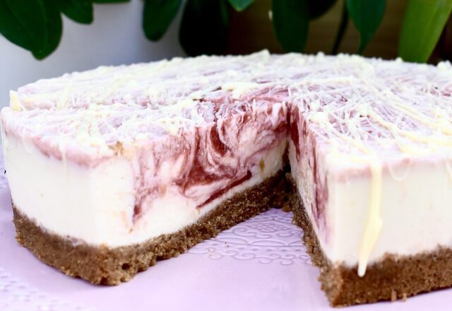 Rabarbercheesecake med vit choklad