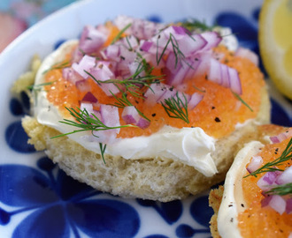 Smörstekt franskbröd med creme fraiche och rom