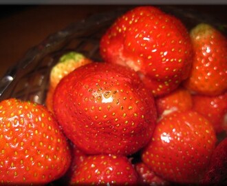 Honung/lime-marinerade jordgubbar ..