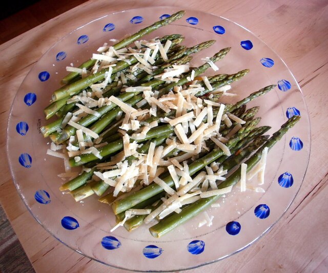 Grön sparris med parmesan