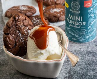 Chokladkakor med salted caramel kolasås