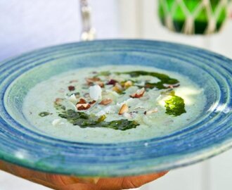 Grön sparrissoppa med rostade hasselnötter, basilikaolja och parmesan