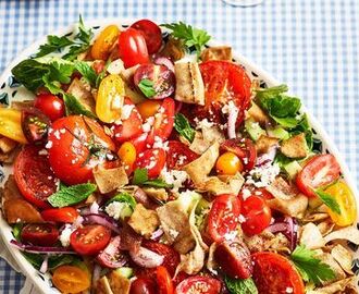 Tomatsallad fattoush med feta