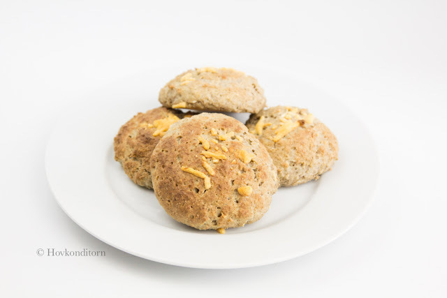 Oat Buns with Cheese