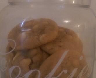 Cookies med vit choklad macadamianötter