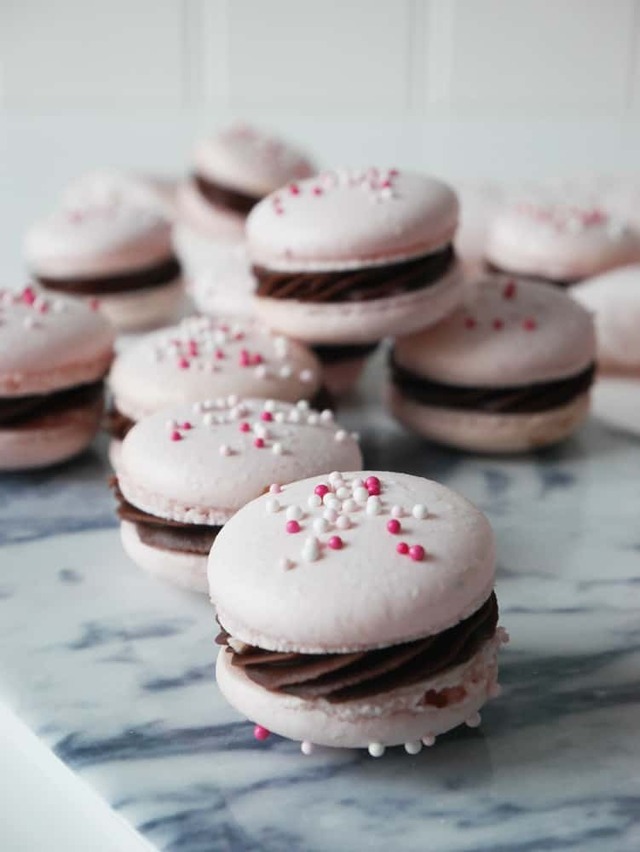 Hallon- och chokladmacarons