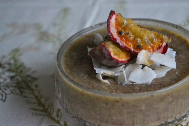 Oji-chiapudding med kokos och passionsfrukt