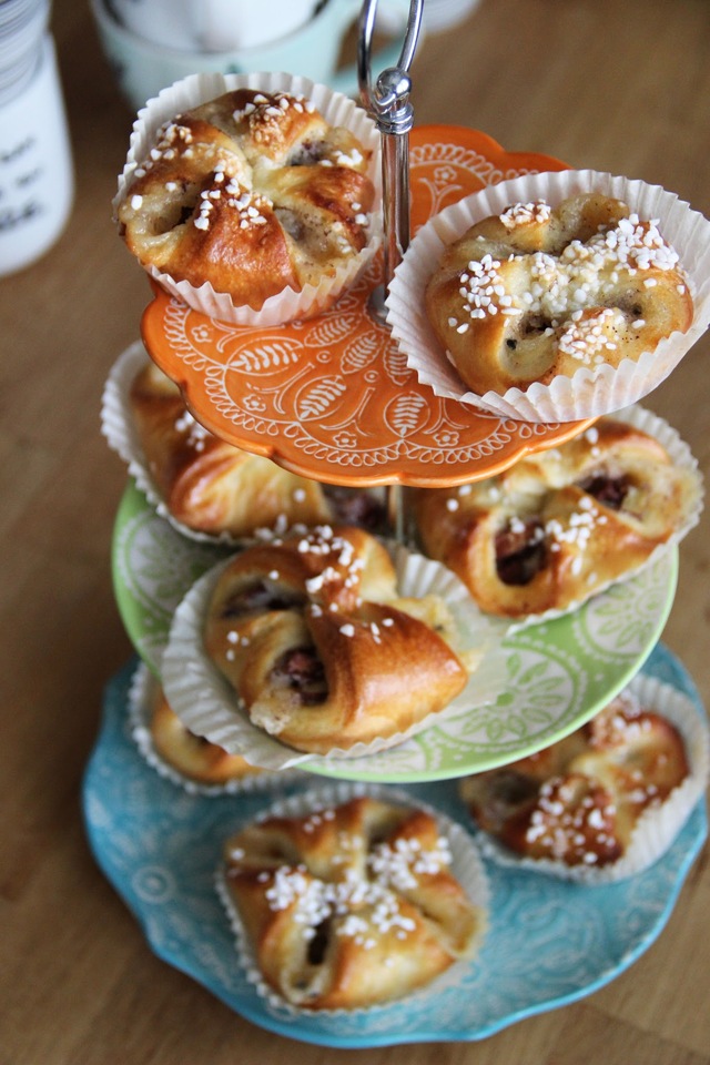 Karlsbaderbullar med mandelmassa och äpple