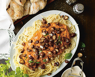 Pasta rosso med vitlöksfrästa champinjoner