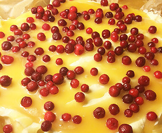 Långledig och recept på julens efterrätt – frozen cheesecake toppad med kolasås och lingon!