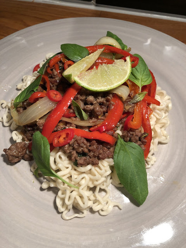 Chilistekt färs med thaibasilika